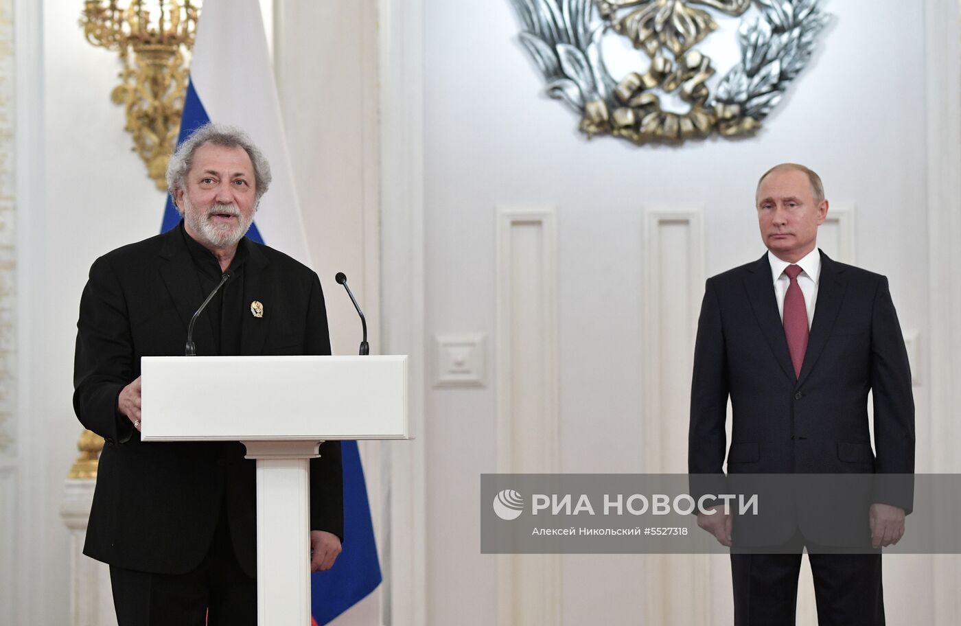 Президент РФ В. Путин вручил Госпремии в области науки, литературы и искусства