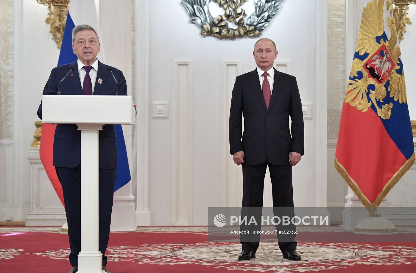 Президент РФ В. Путин вручил Госпремии в области науки, литературы и искусства