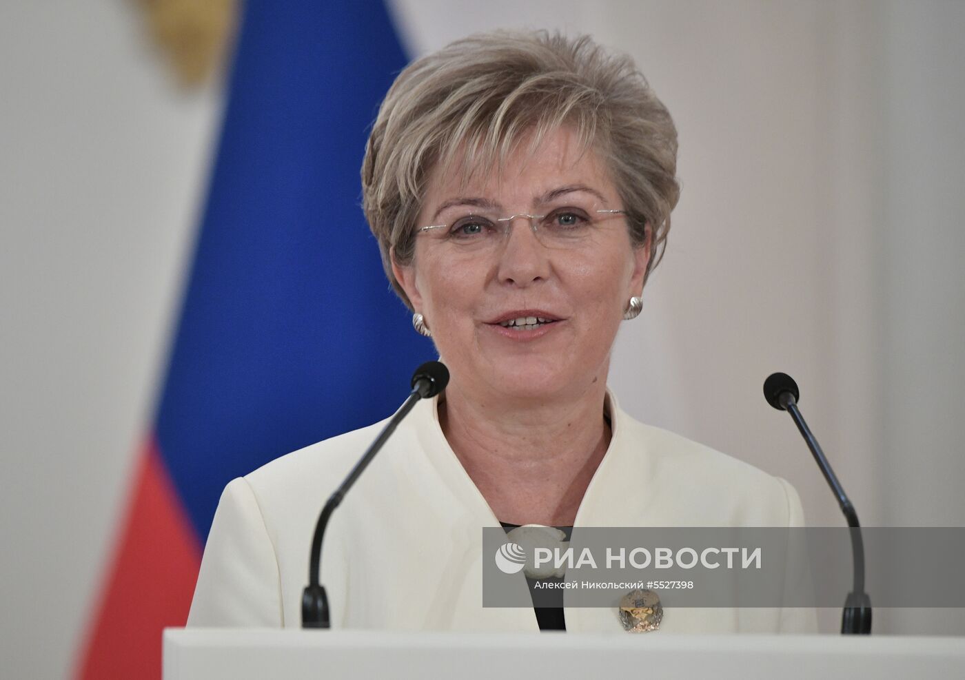 Президент РФ В. Путин вручил Госпремии в области науки, литературы и искусства