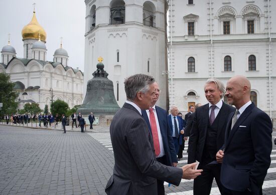 Президент РФ В. Путин вручил Госпремии в области науки, литературы и искусства