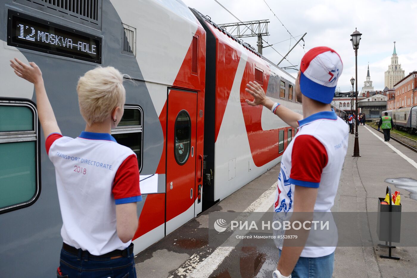 Отправление первого поезда с болельщиками ЧМ 2018 в Адлер