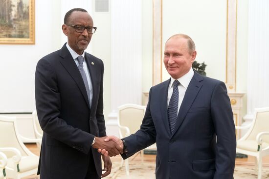 Президент РФ В. Путин встретился с президентом Руанды П. Кагаме