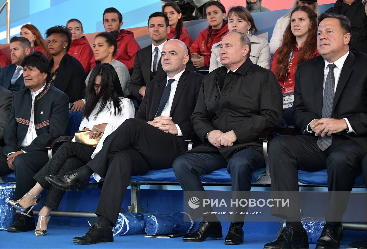 Президент РФ В. Путин посетил гала-концерт в честь открытия Чемпионата мира по футболу