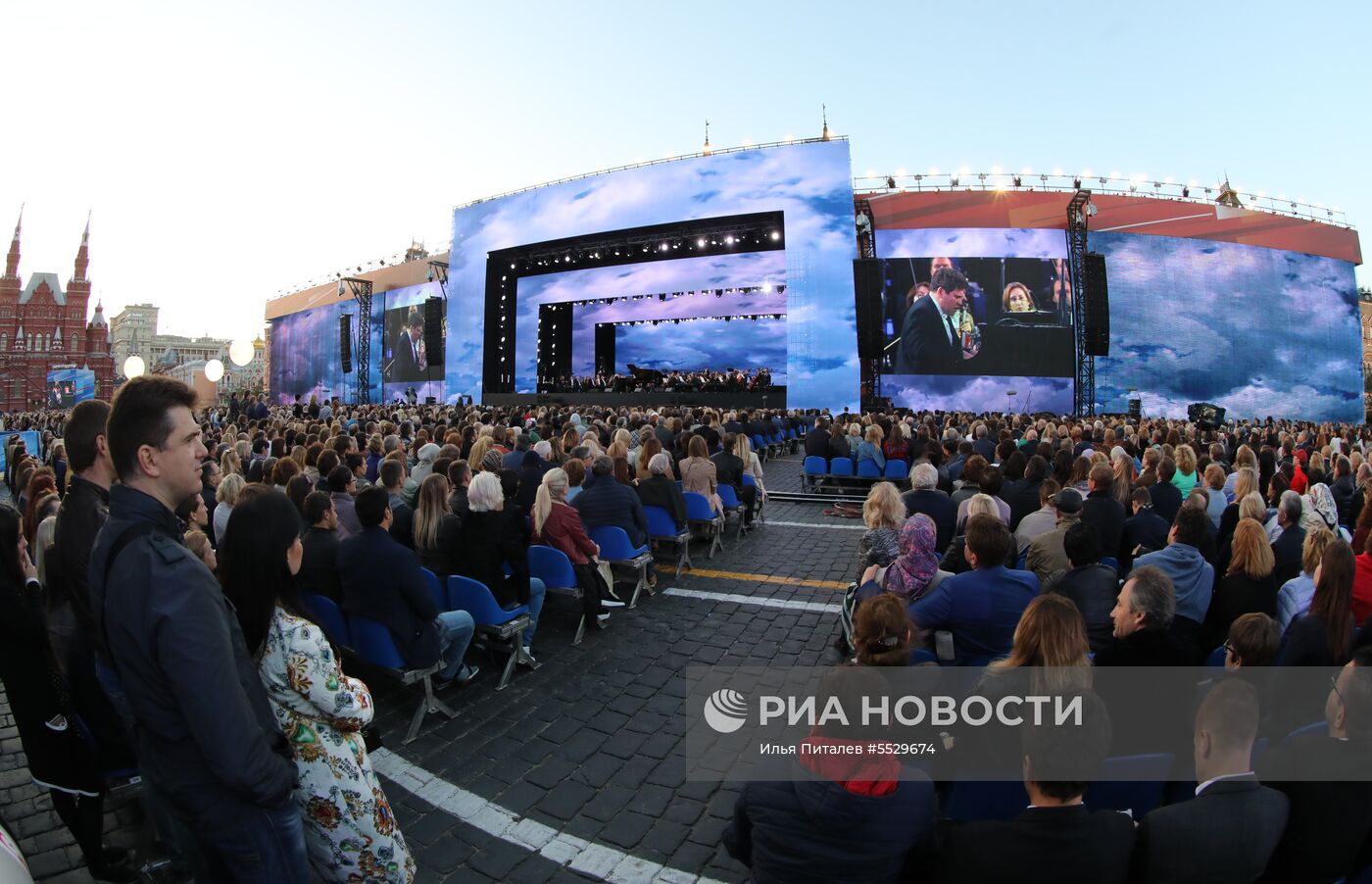 Гала-концерт в честь открытия Чемпионата мира по футболу