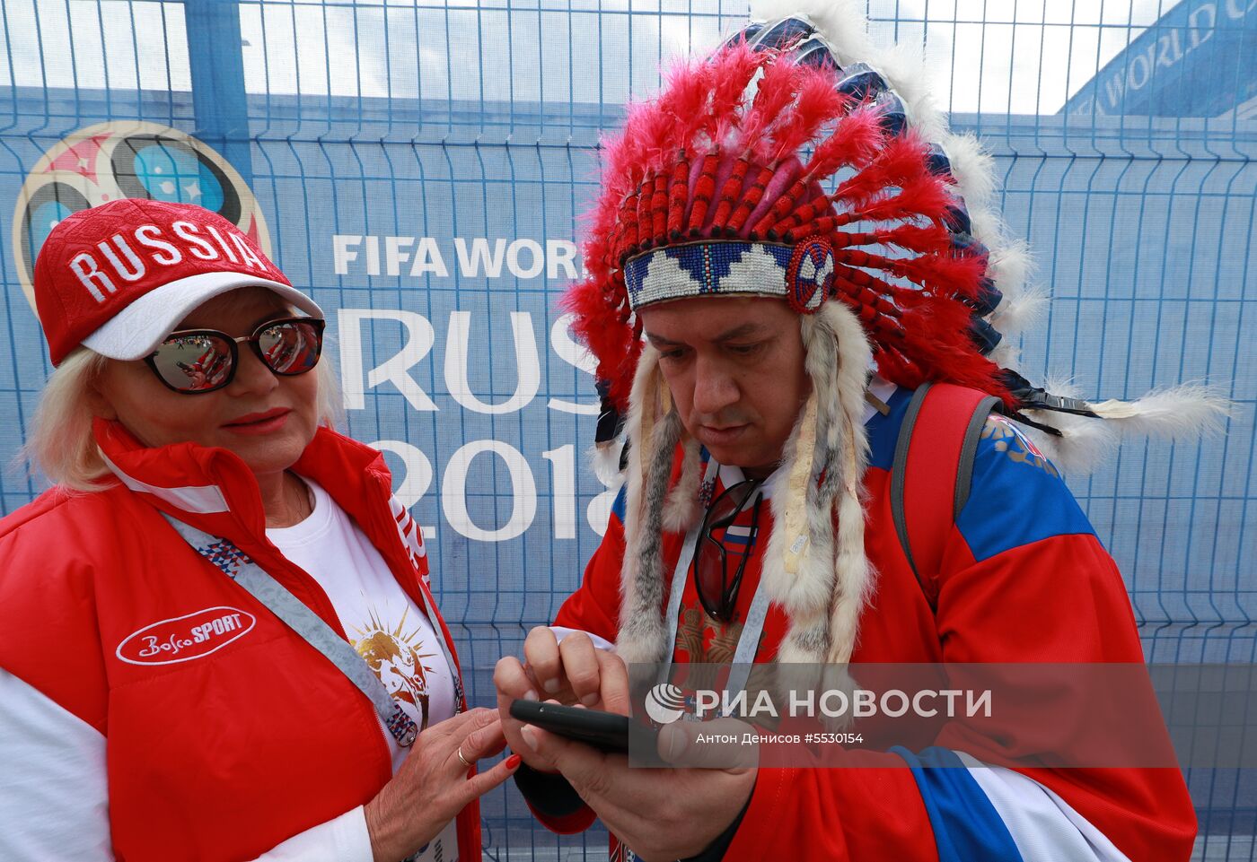 Болельщики перед матчем открытия ЧМ-2018 по футболу между сборными России и Саудовской Аравии