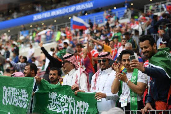 Болельщики перед матчем-открытия ЧМ-2018 по футболу между сборными России и Саудовской Аравии
