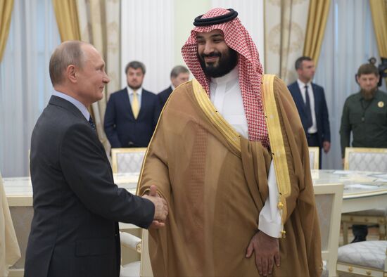 Президент РФ В. Путин встретился с наследным принцем Саудовской Аравии М. ибн Салманом Аль Саудом