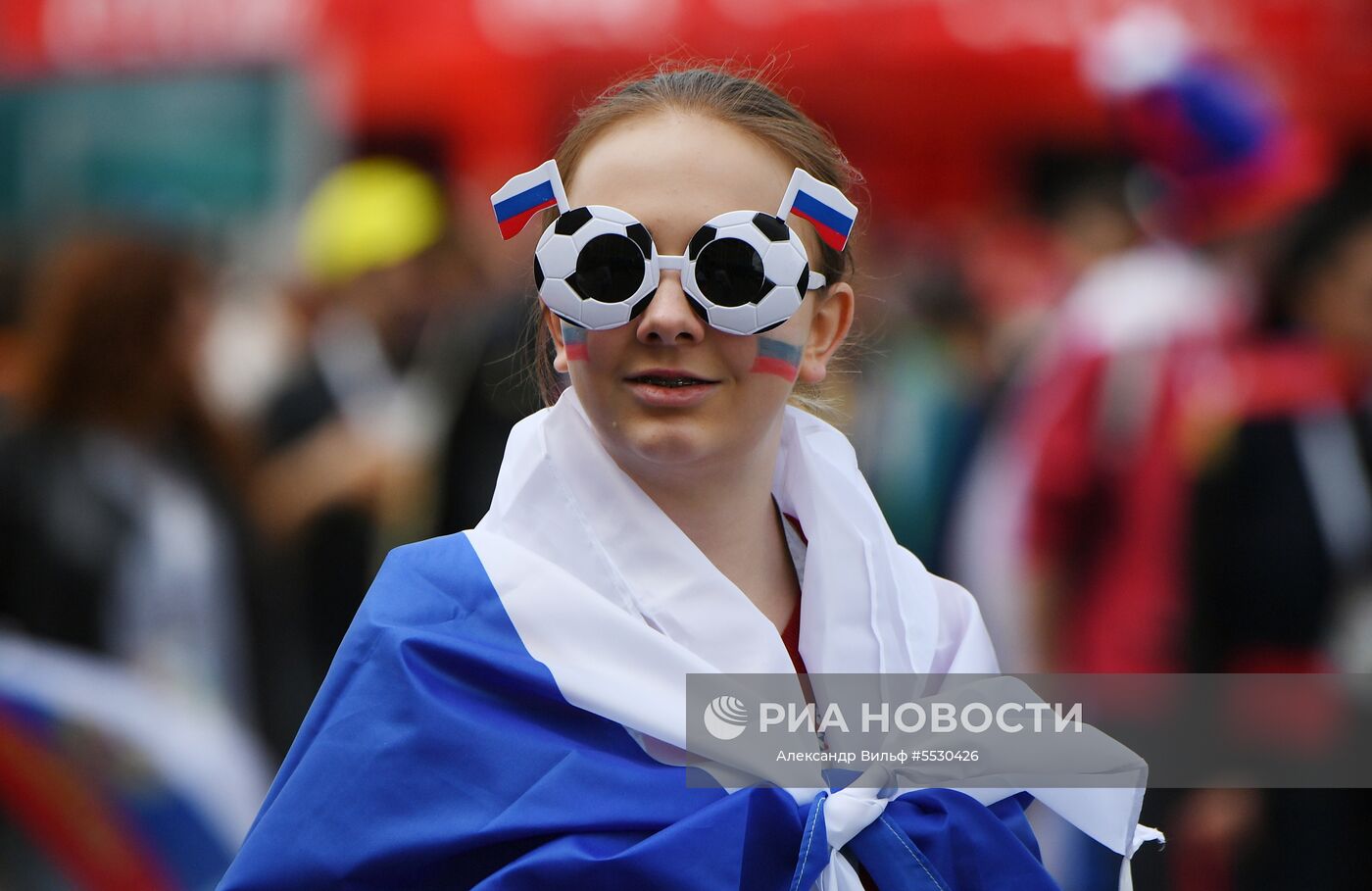 Болельщики перед матчем-открытием ЧМ-2018 по футболу между сборными России и Саудовской Аравии