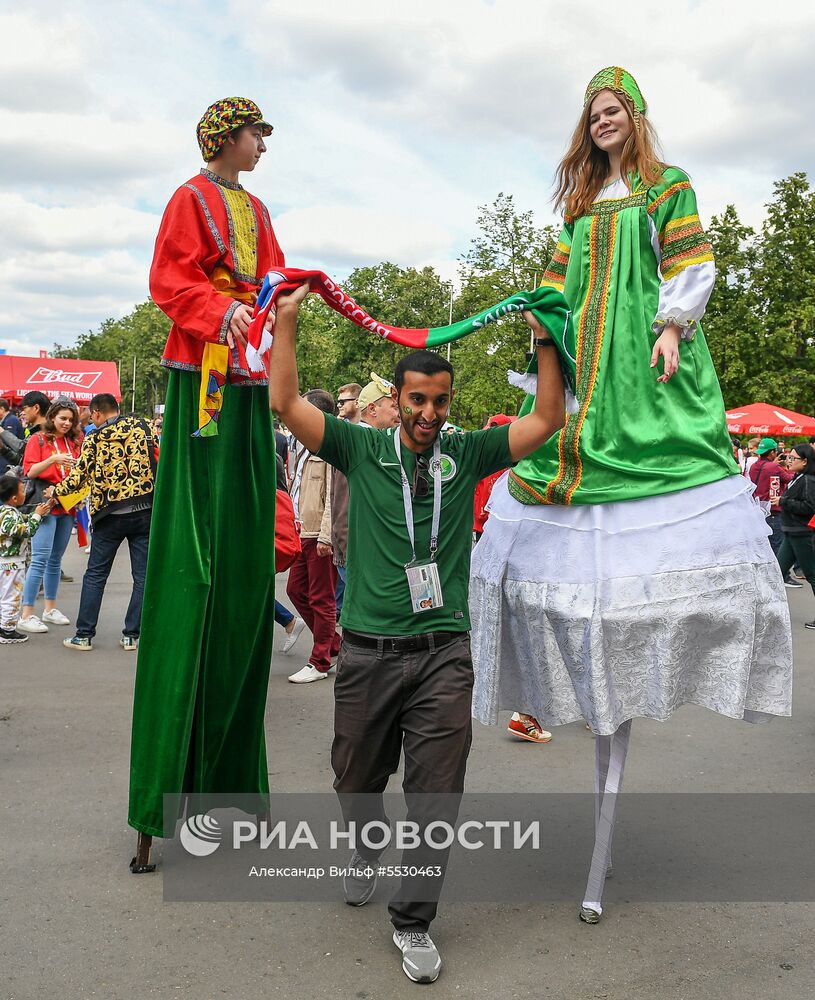 Болельщики перед матчем открытия ЧМ-2018 по футболу между сборными России и Саудовской Аравии