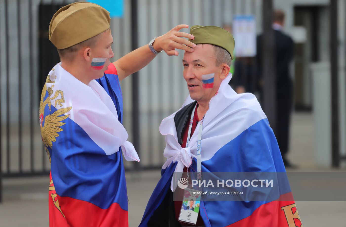 Болельщики перед матчем открытия ЧМ-2018 по футболу между сборными России и Саудовской Аравии