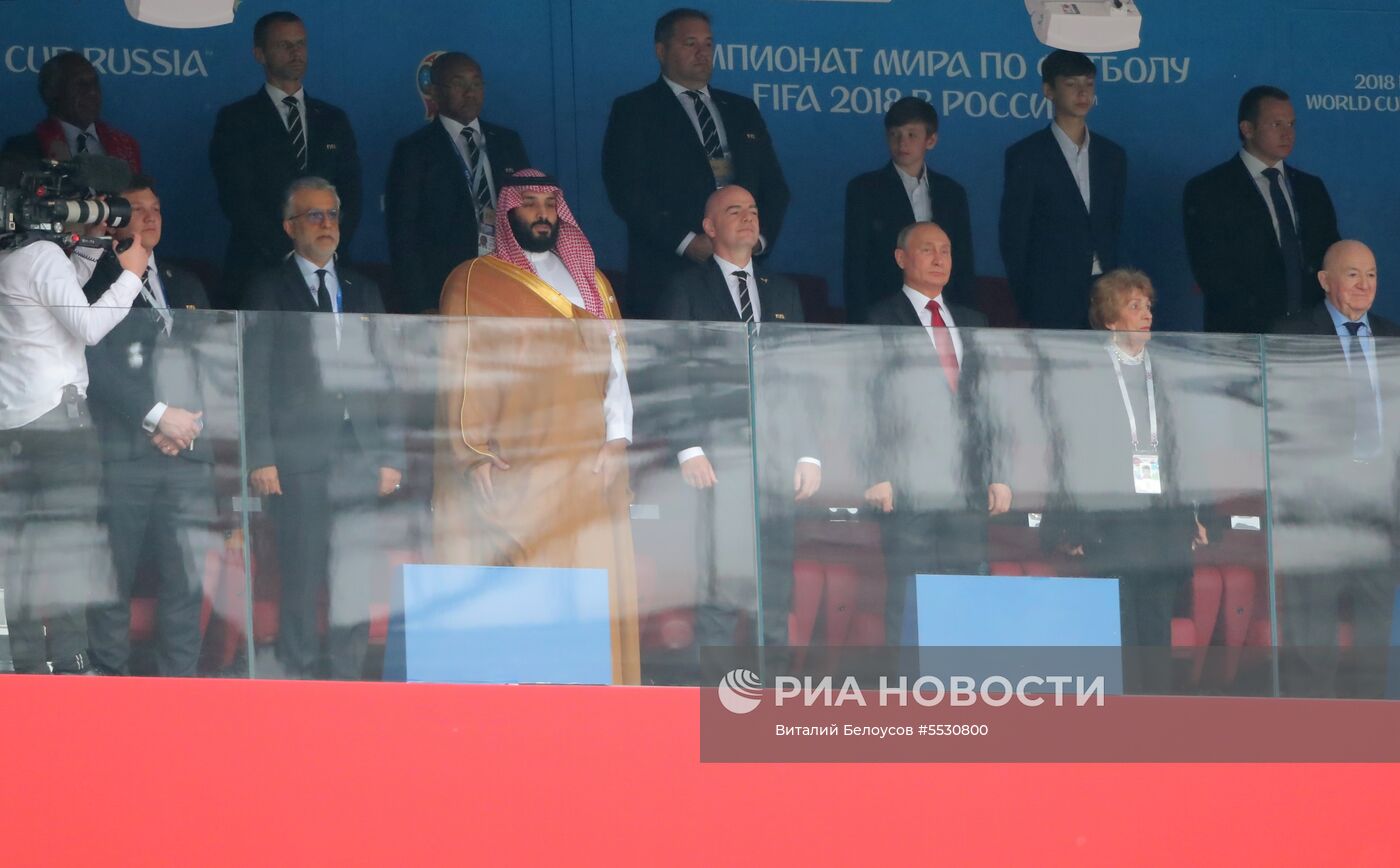 Президент РФ В. Путин и премьер-министр РФ Д. Медведев на церемонии открытия чемпионата мира по футболу - 2018