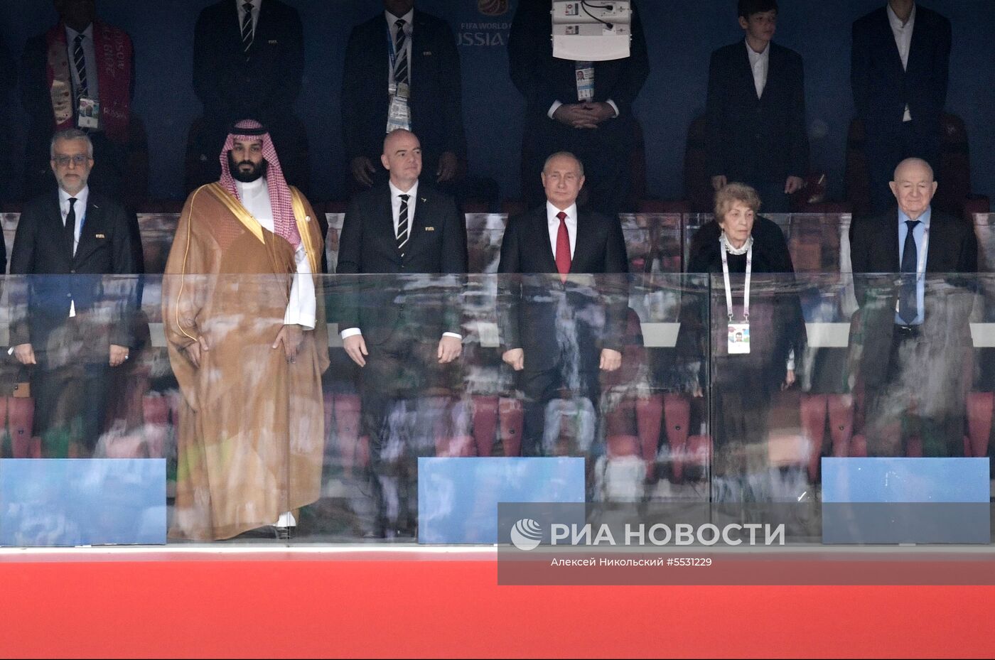 Президент РФ В. Путин и премьер-министр РФ Д. Медведев на церемонии открытия чемпионата мира по футболу - 2018