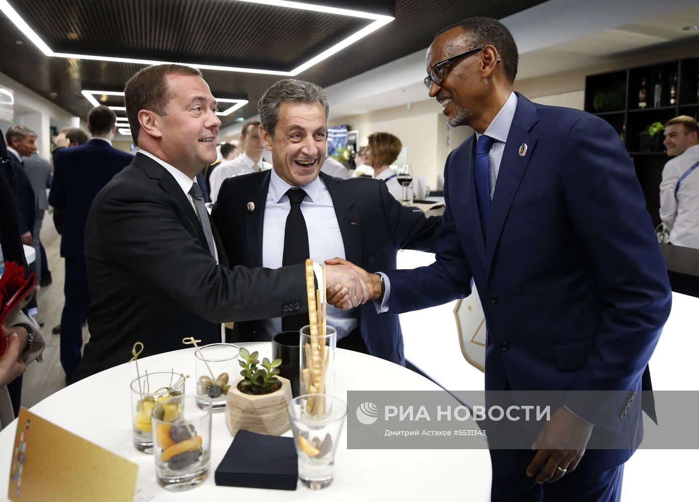 Президент РФ В. Путин и премьер-министр РФ Д. Медведев на церемонии открытия чемпионата мира по футболу - 2018