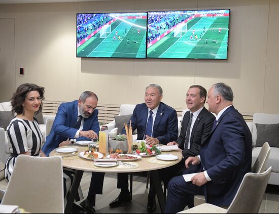 Президент РФ В. Путин и премьер-министр РФ Д. Медведев на матче-открытии ЧМ-2018 по футболу Россия - Саудовская Аравия