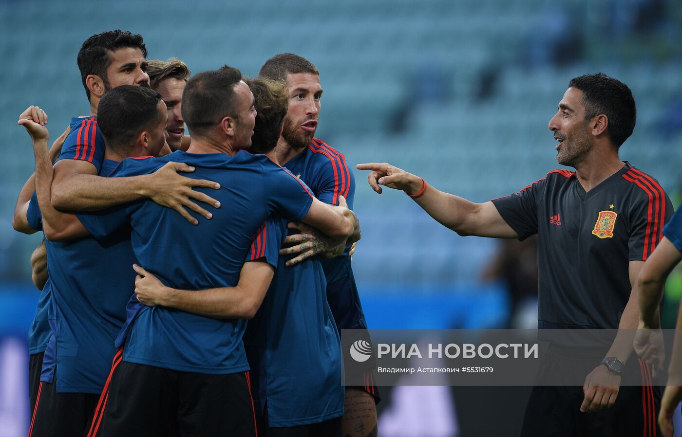 Сборная Испании осмотрела стадион "Фишт"