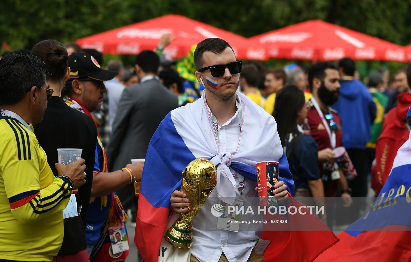 Болельщики перед матчем открытия ЧМ-2018 по футболу между сборными России и Саудовской Аравии