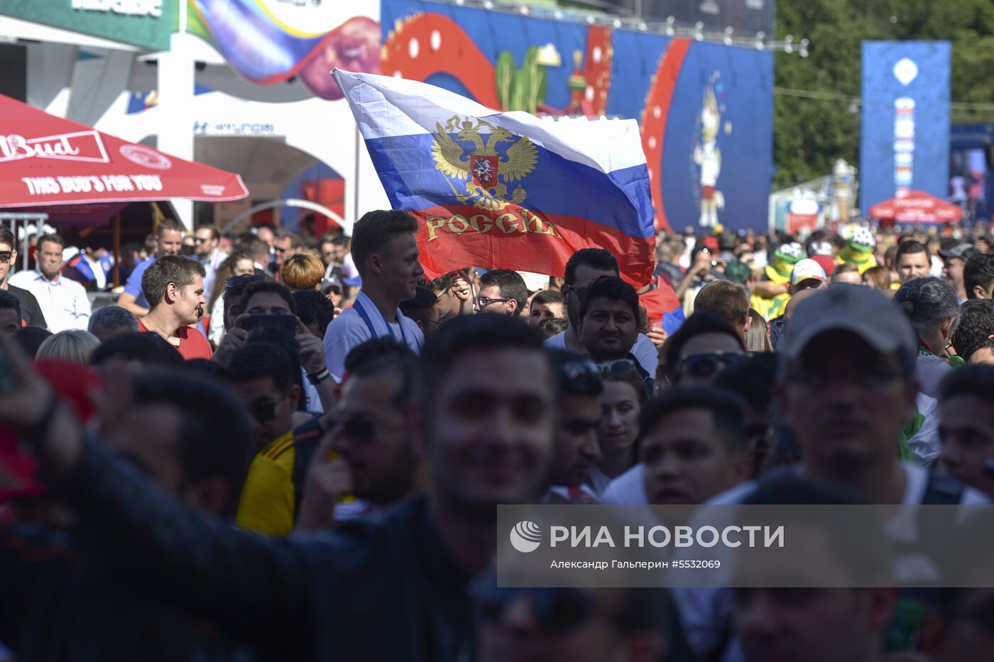 Просмотр матча ЧМ-2018 по футболу между сборными России и Саудовской Аравии