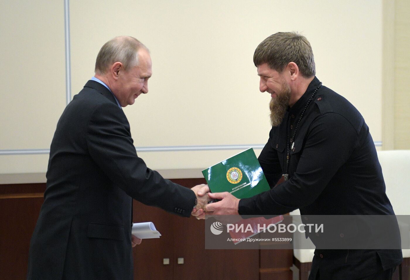 Президент РФ В. Путин встретился с главой Чечни Р. Кадыровым