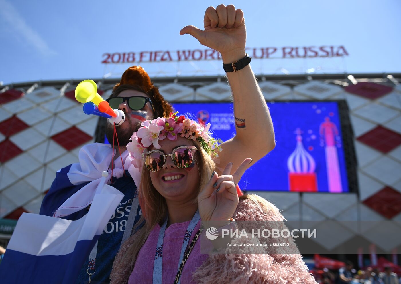 Болельщики перед началом матча группового этапа чемпионата мира по футболу между сборными Аргентины и Исландии. Место: Россия, Москва. Автор: Алексей Филиппов/РИА Новости. Болельщики перед матчем ЧМ-2018 Аргентина - Исландия