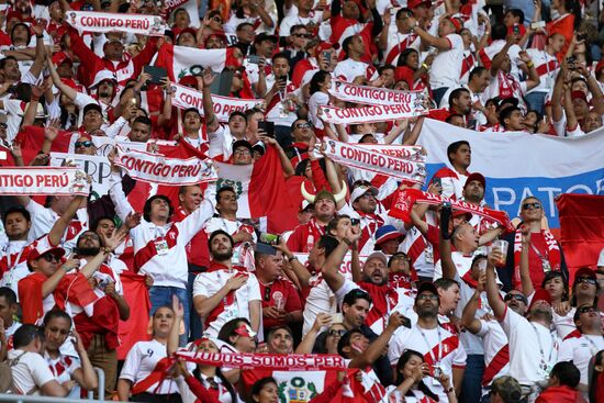 Болельщики перед матчем ЧМ-2018 Перу-Дания