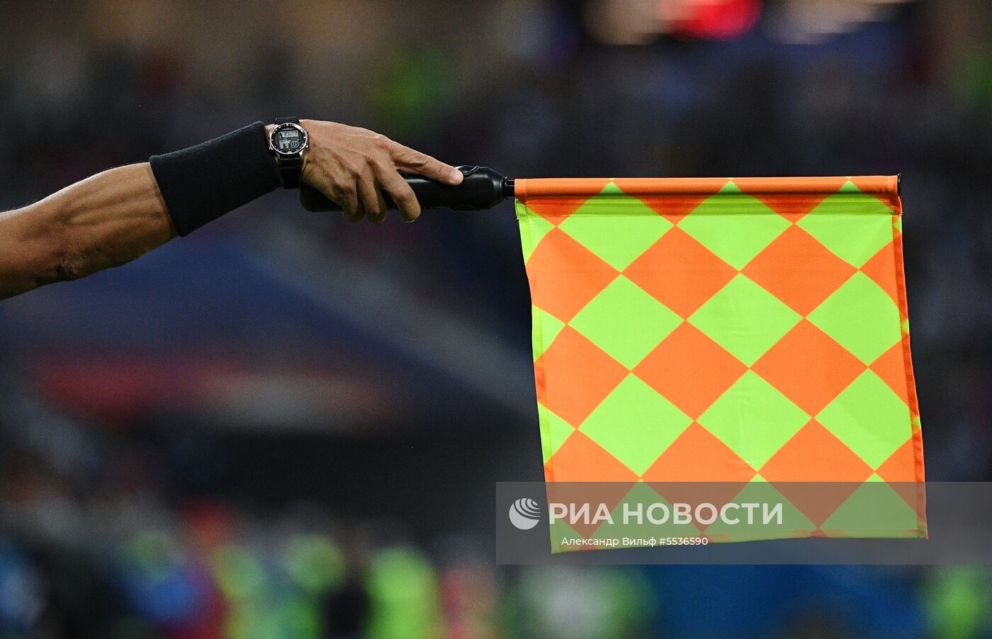 Судья сообщает об оффсайде в матче группового этапа чемпионата мира по футболу между сборными Хорватии и Нигерии. Место: Россия, Калининград. Автор: Александр Вильф/РИА Новости. Футбол. ЧМ-2018. Матч Хорватия - Нигерия