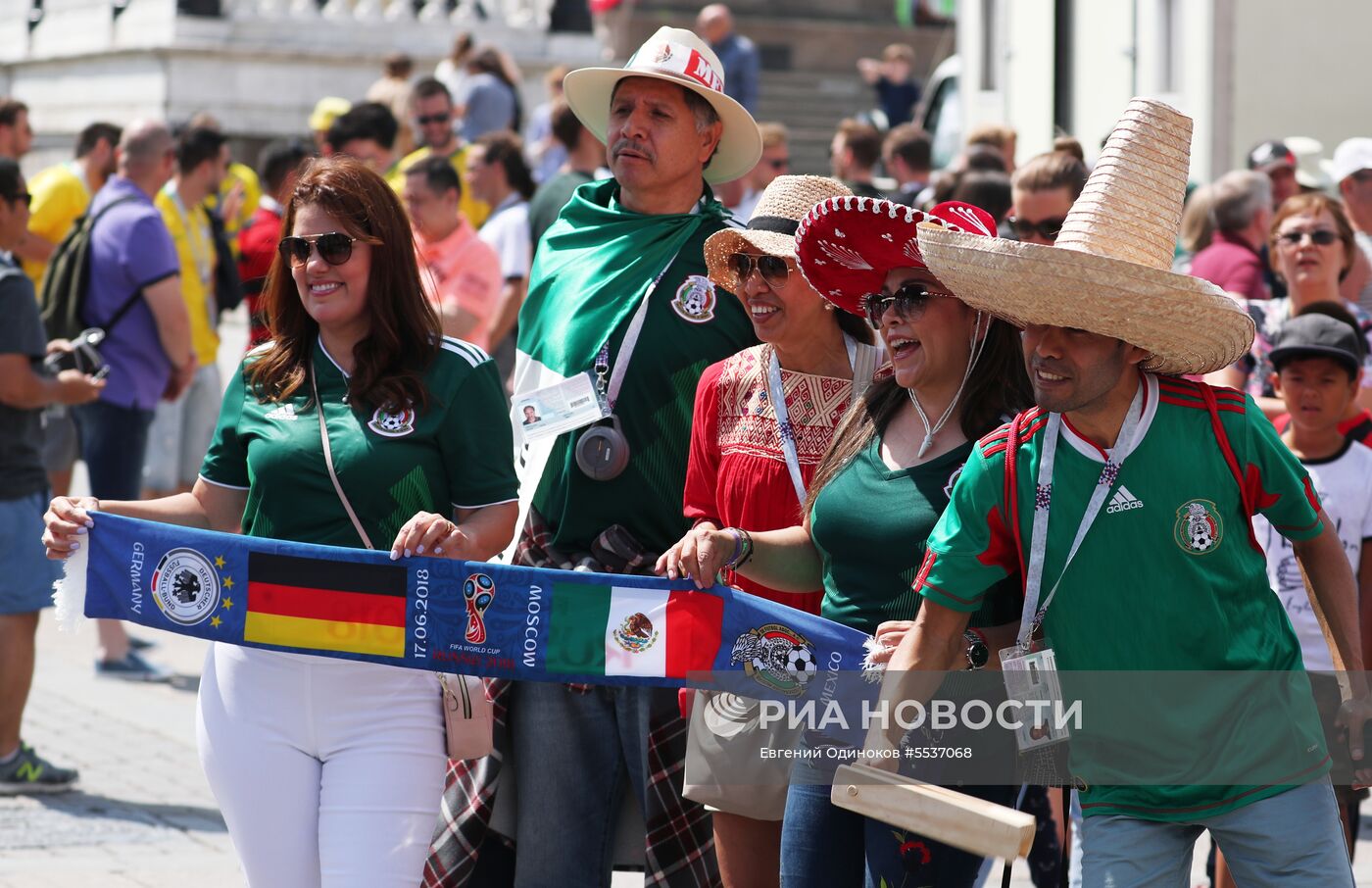 Болельщики перед матчем ЧМ-2018 по футболу между сборными Германии и Мексики