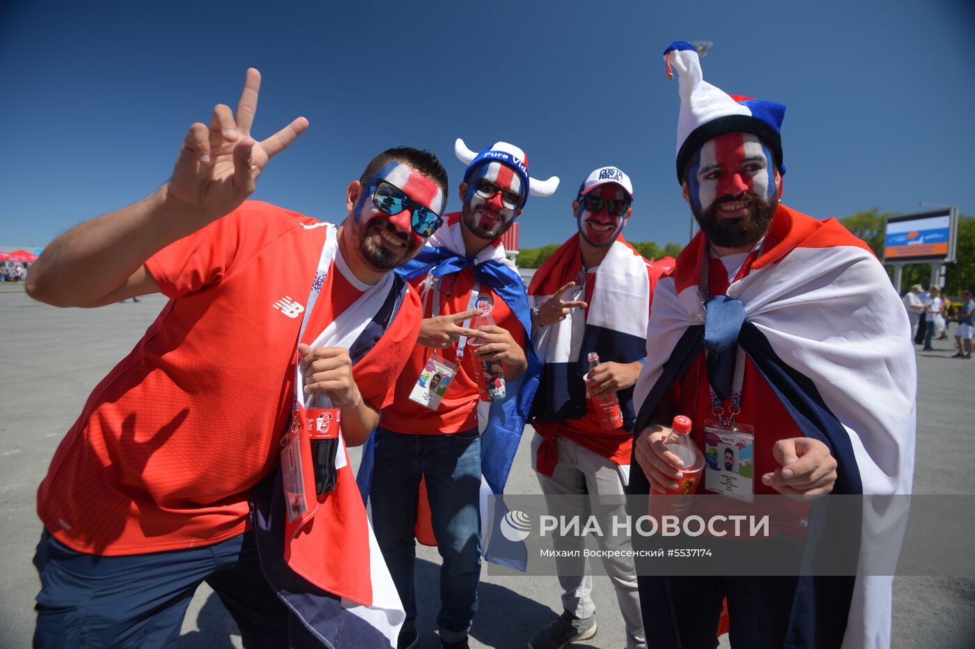 Болельщики перед матчем ЧМ-2018 по футболу между сборными Коста-Рики - Сербии