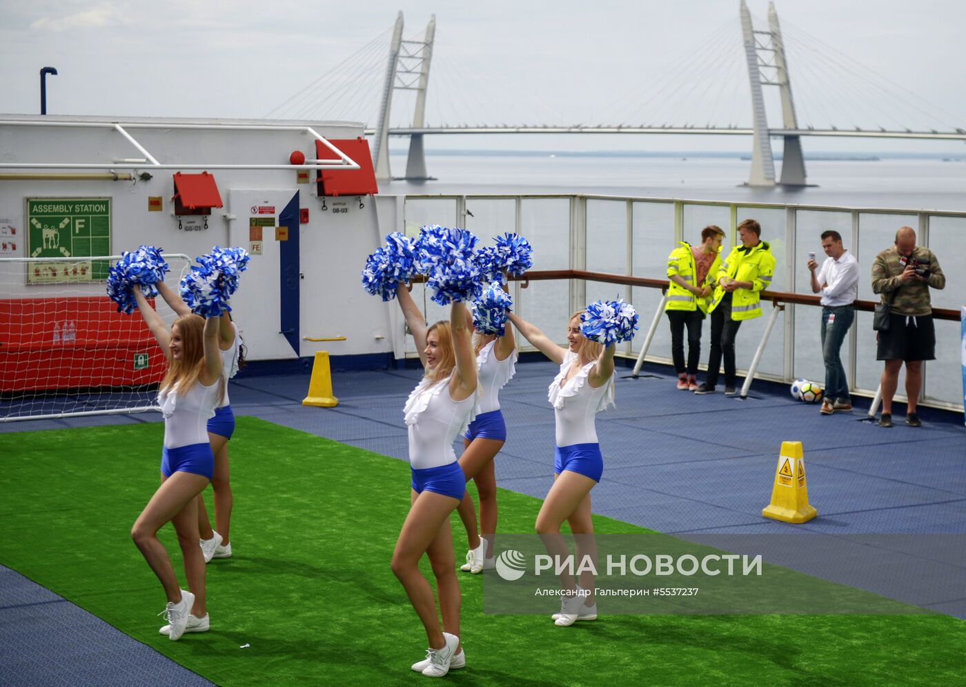 В Санкт-Петербурге прошел футбольный матч на пароме