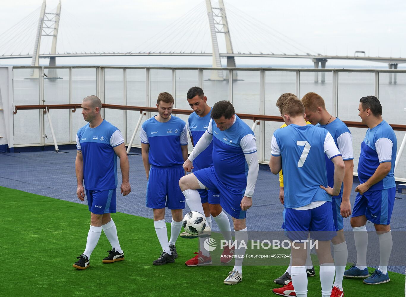 В Санкт-Петербурге прошел футбольный матч на пароме