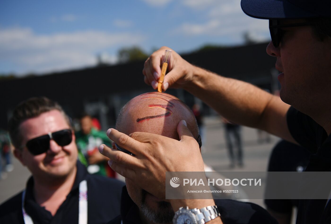 Болельщики перед матчем ЧМ-2018 по футболу между сборными Германии и Мексики