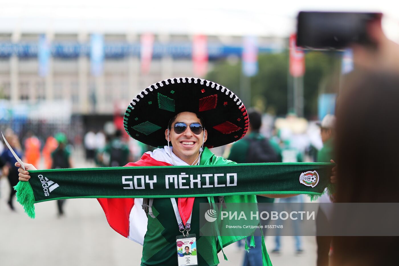 Болельщики перед матчем ЧМ-2018 по футболу между сборными Германии и Мексики