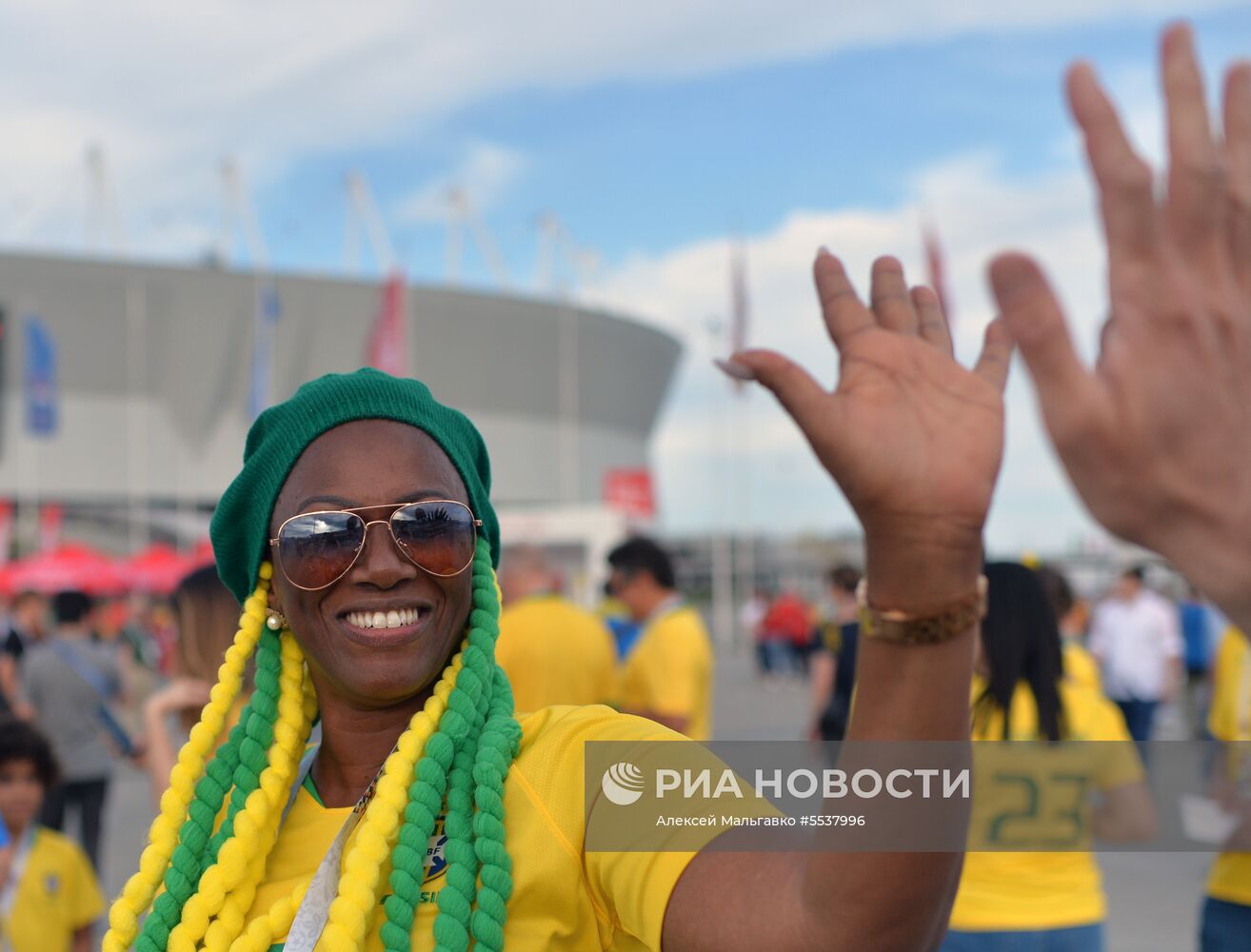 Болельщики перед матчем ЧМ-2018 по футболу между сборными Бразилии и Швейцарии