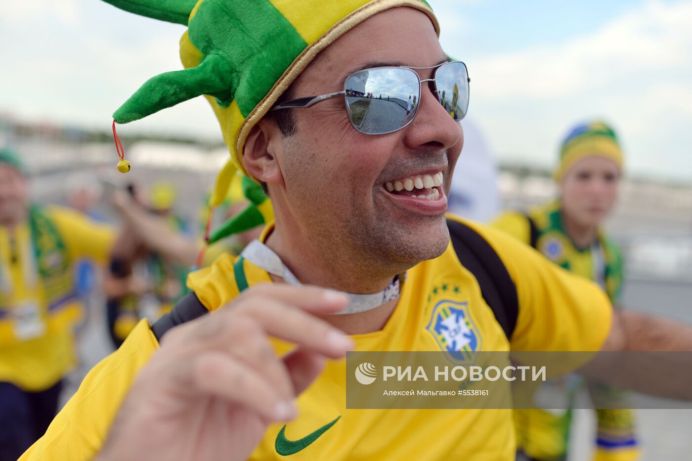 Болельщики перед матчем ЧМ-2018 по футболу между сборными Бразилии и Швейцарии