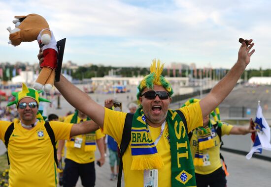 Болельщики перед матчем ЧМ-2018 по футболу между сборными Бразилии и Швейцарии
