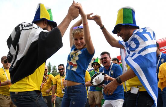 Болельщики перед матчем ЧМ-2018 по футболу между сборными Бразилии и Швейцарии