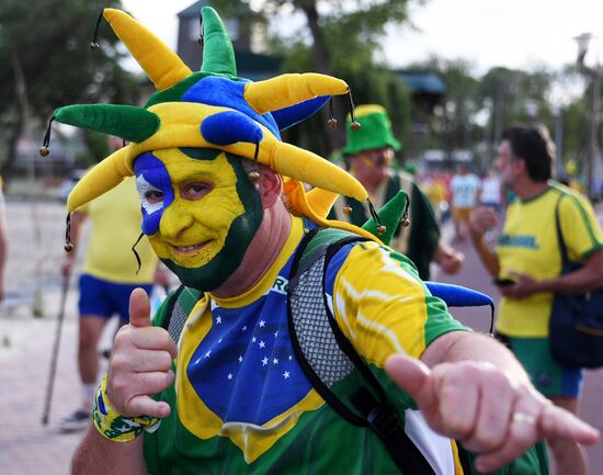 Болельщики перед матчем ЧМ-2018 по футболу между сборными Бразилии и Швейцарии