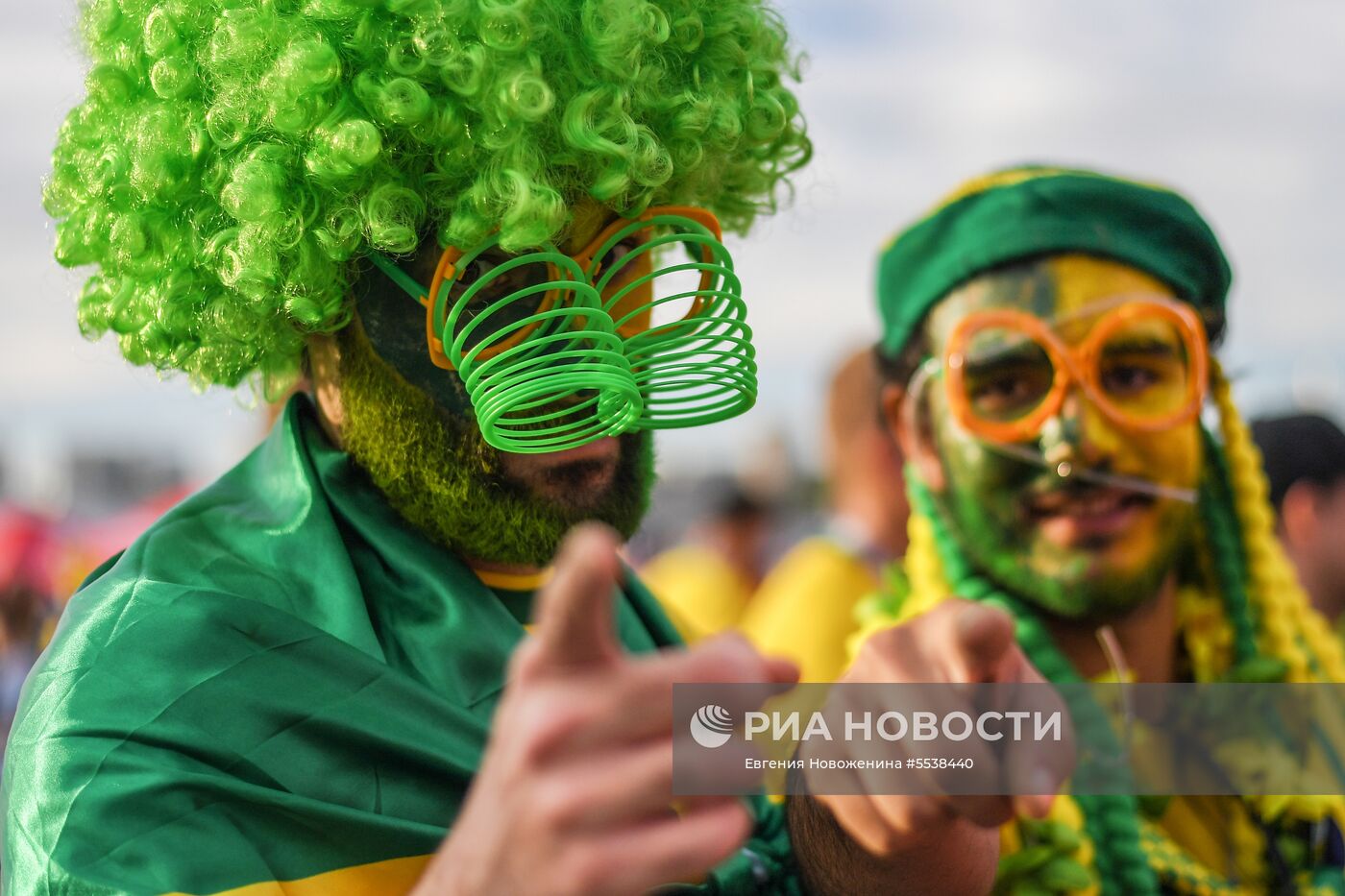 Болельщики перед матчем ЧМ-2018 по футболу между сборными Бразилии и Швейцарии