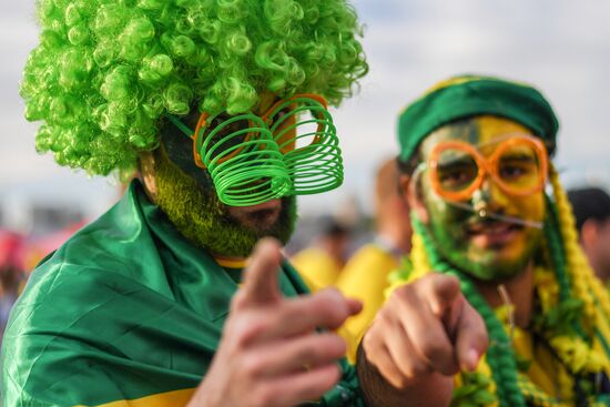 Болельщики перед матчем ЧМ-2018 по футболу между сборными Бразилии и Швейцарии