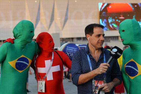 Болельщики перед матчем ЧМ-2018 по футболу между сборными Бразилии и Швейцарии