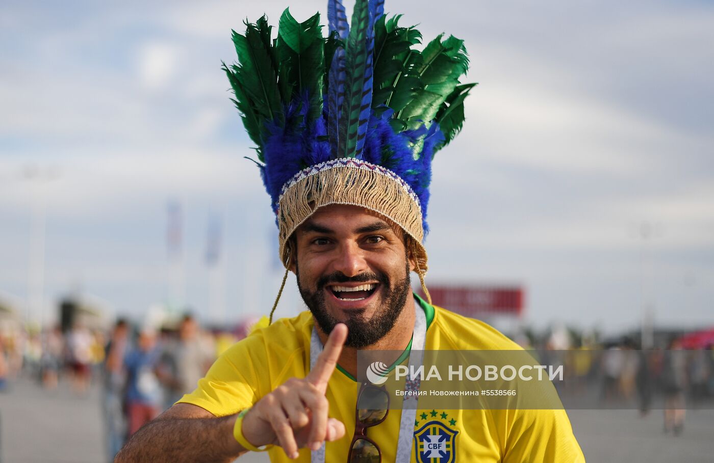 Болельщики перед матчем ЧМ-2018 по футболу между сборными Бразилии и Швейцарии