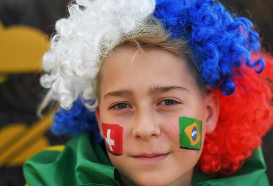 Болельщики перед матчем ЧМ-2018 по футболу между сборными Бразилии и Швейцарии