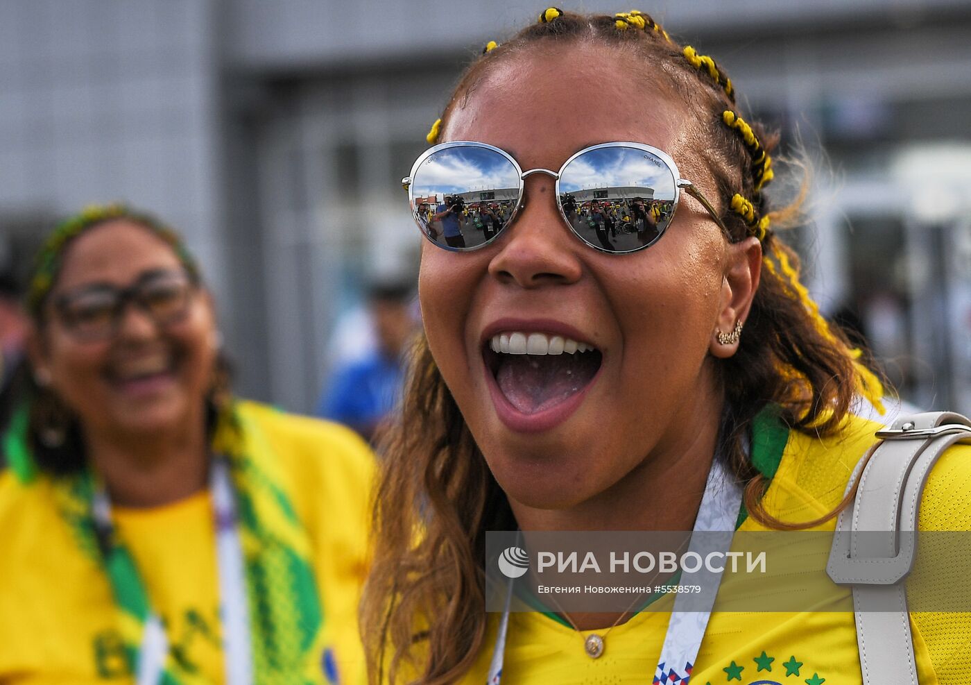 Болельщики перед матчем ЧМ-2018 по футболу между сборными Бразилии и Швейцарии