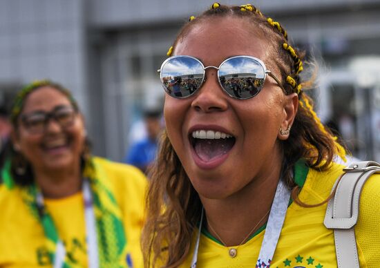 Болельщики перед матчем ЧМ-2018 по футболу между сборными Бразилии и Швейцарии