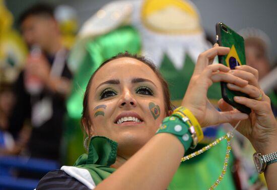 Болельщики перед матчем ЧМ-2018 по футболу между сборными Бразилии и Швейцарии