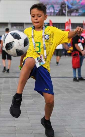 Болельщики перед матчем ЧМ-2018 по футболу между сборными Бразилии и Швейцарии