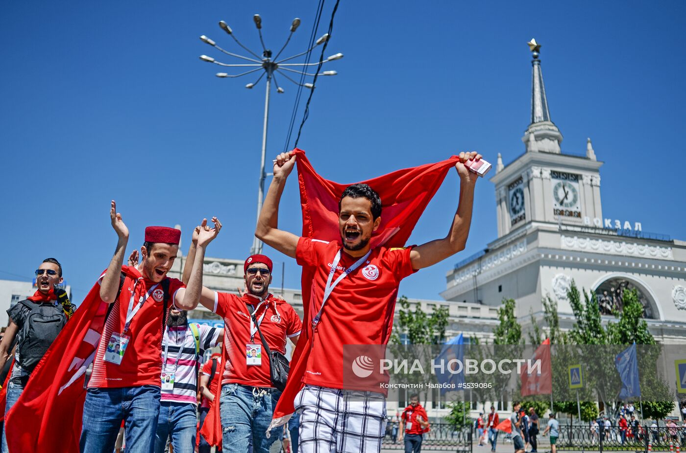 Болельщики перед матчем ЧМ-2018 по футболу между сборными Туниса и Англии
