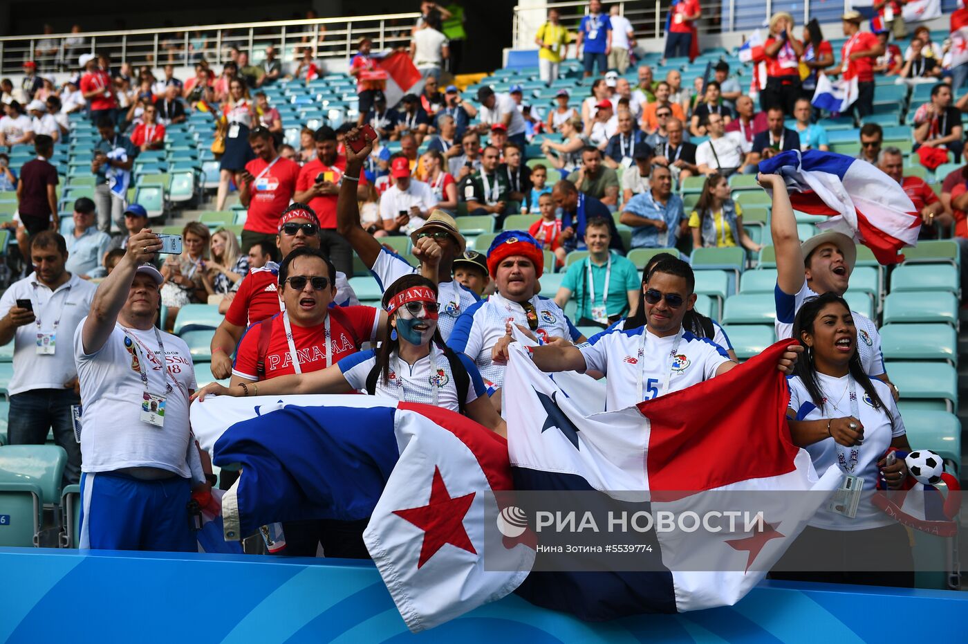 Болельщики перед матчем ЧМ-2018 по футболу между сборными Бельгии и Панамы