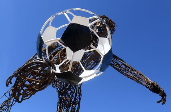 Скульптура футболиста из металлолома появилась к ЧМ-2018 по футболу в Казани