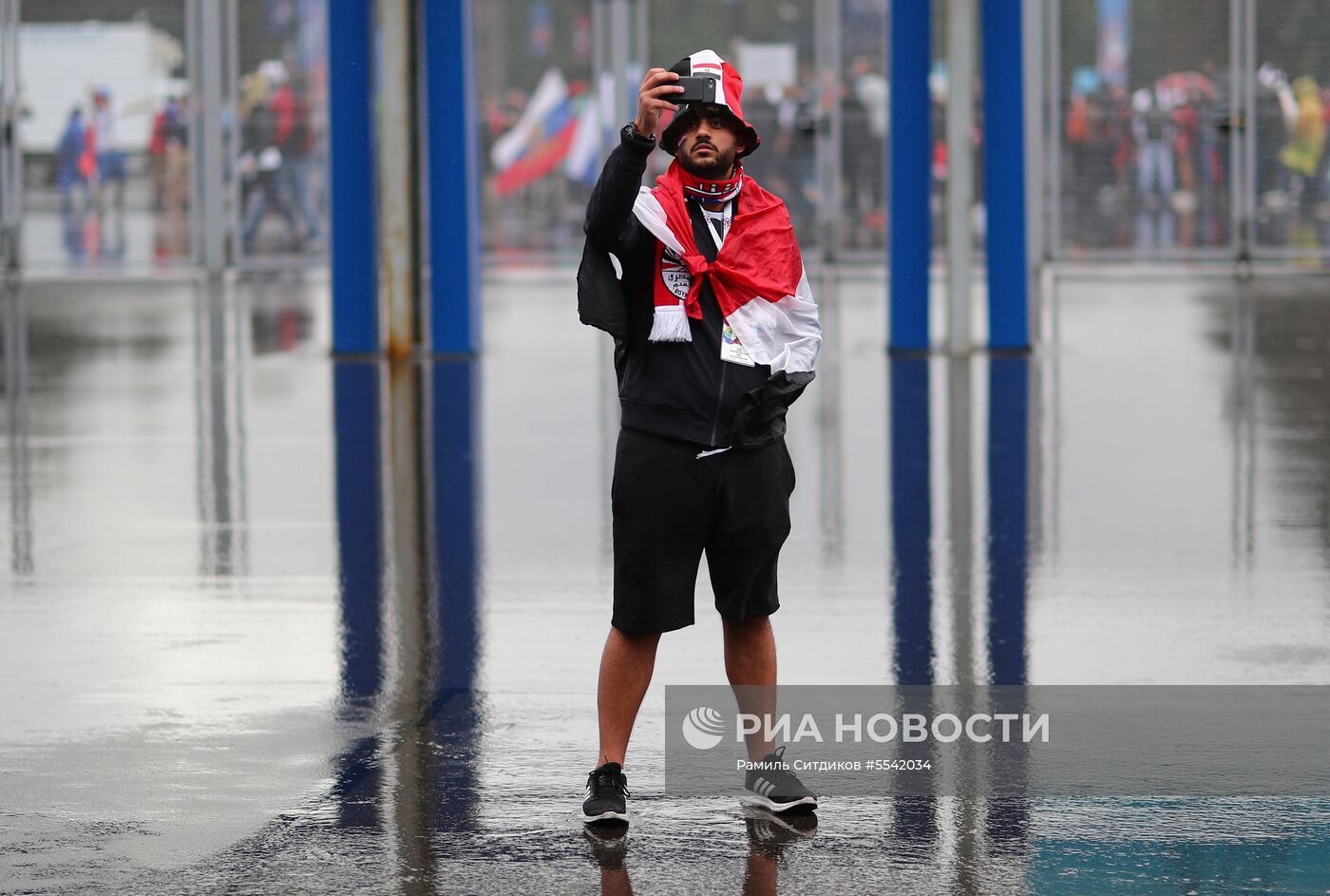 Болельщики перед матчем ЧМ-2018 по футболу между сборными России и Египта