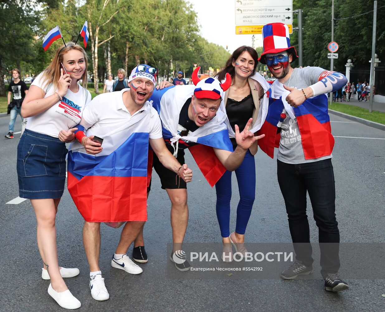 Болельщики перед матчем ЧМ-2018 по футболу между сборными России и Египта